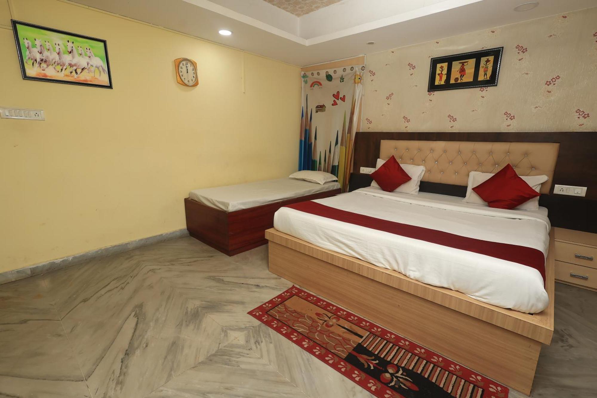 Hotel Space Setter บูบันเนสชวาร์ ภายนอก รูปภาพ