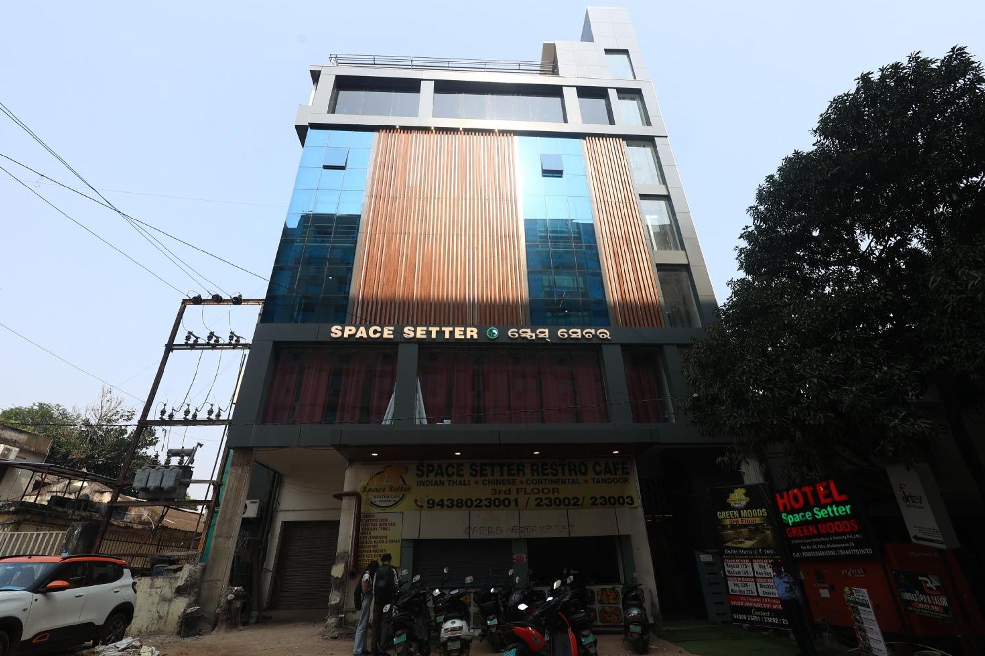 Hotel Space Setter บูบันเนสชวาร์ ภายนอก รูปภาพ